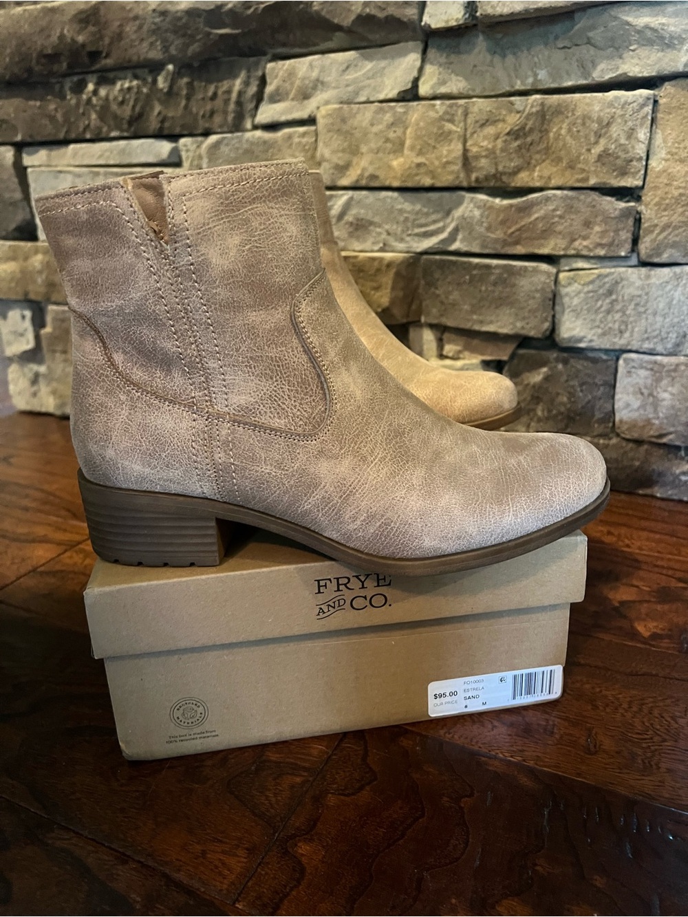 Brand New in Box FRYE AND CO. Taupe/sand ESTRELA * Ankle Booties with Side Zip - Picture 3 of 3